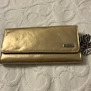 David SiGal gold leather wallet. New nwot. 12 card slots. Snap closure. $25